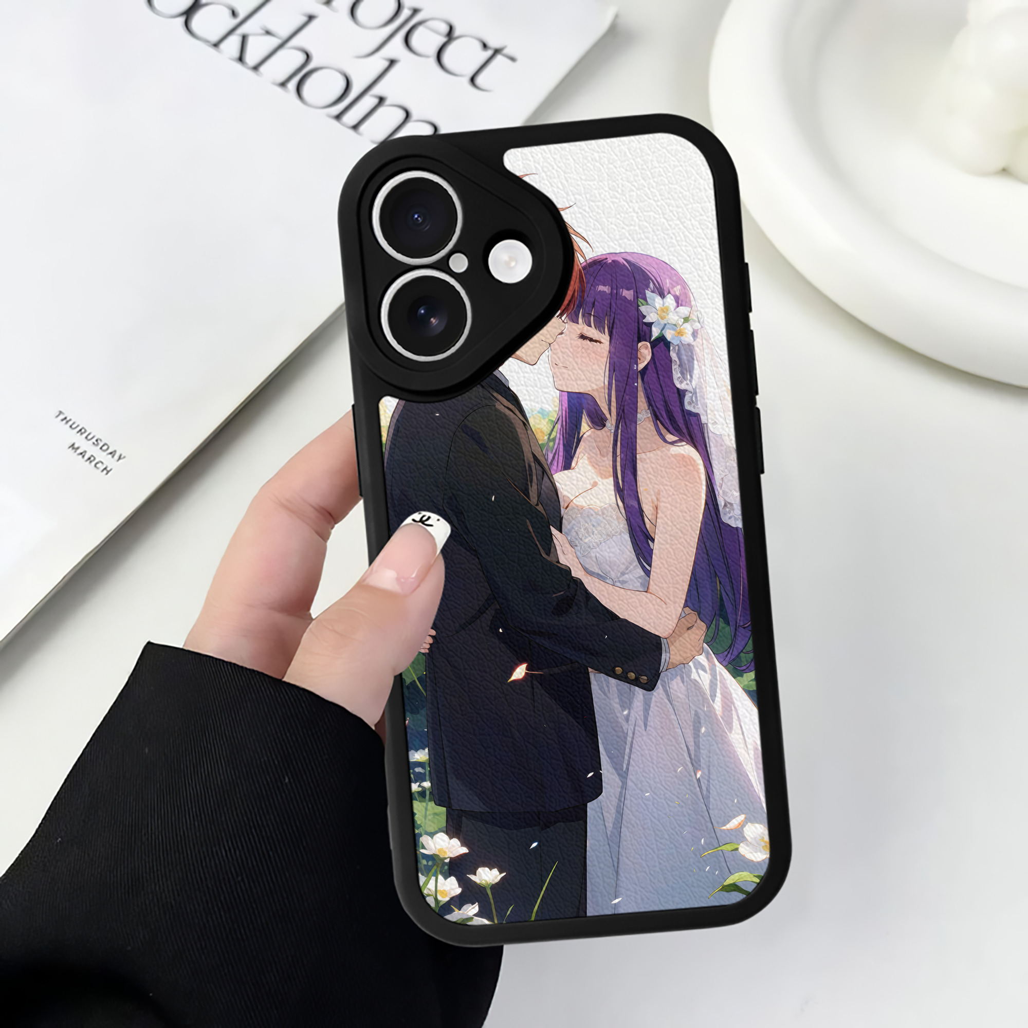 （画像用） 葬送のフリーレン Frieren 【iPhone 16シリーズ対応】シリコンスマホケース（レザー調） 材質：シリコン